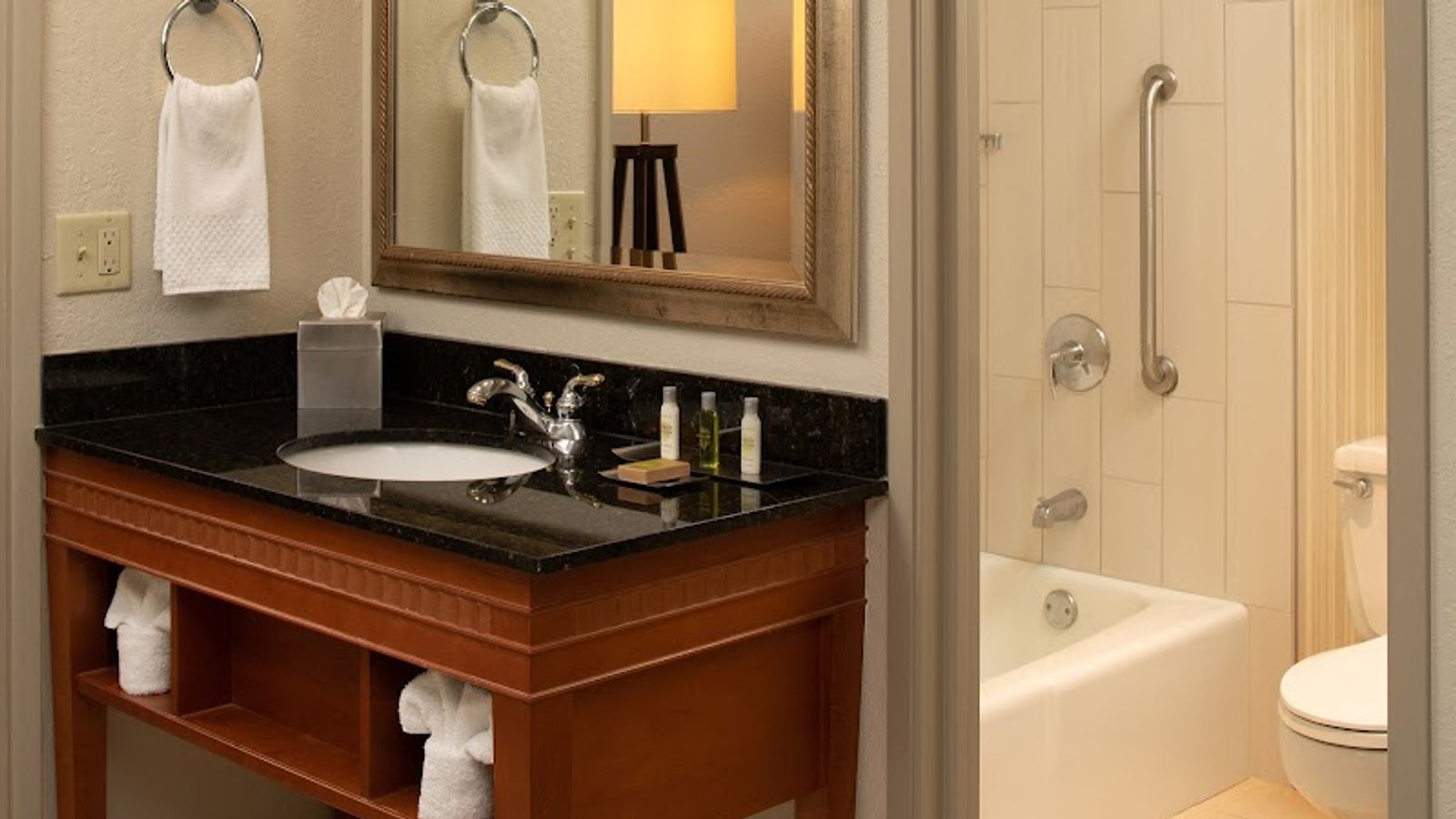 Photo of DoubleTree Suites by Hilton Hotel Seattle Airport - Southcenter