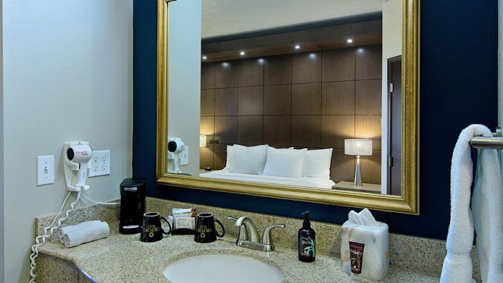 Photo of Oxford Suites Spokane