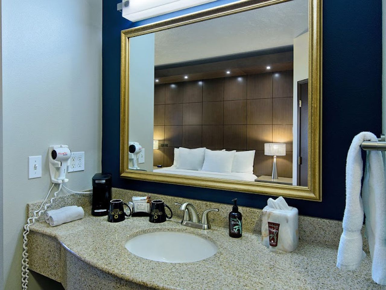 Photo of Oxford Suites Spokane