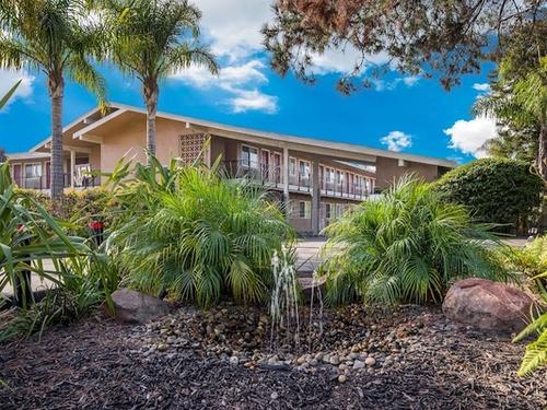 Bay Breeze Inn