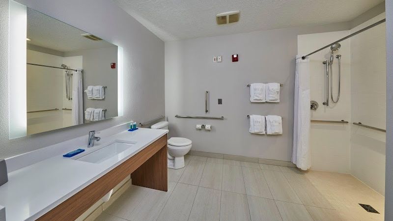 Photo of Holiday Inn Express & Suites Medford-Central Point, an IHG Hotel
