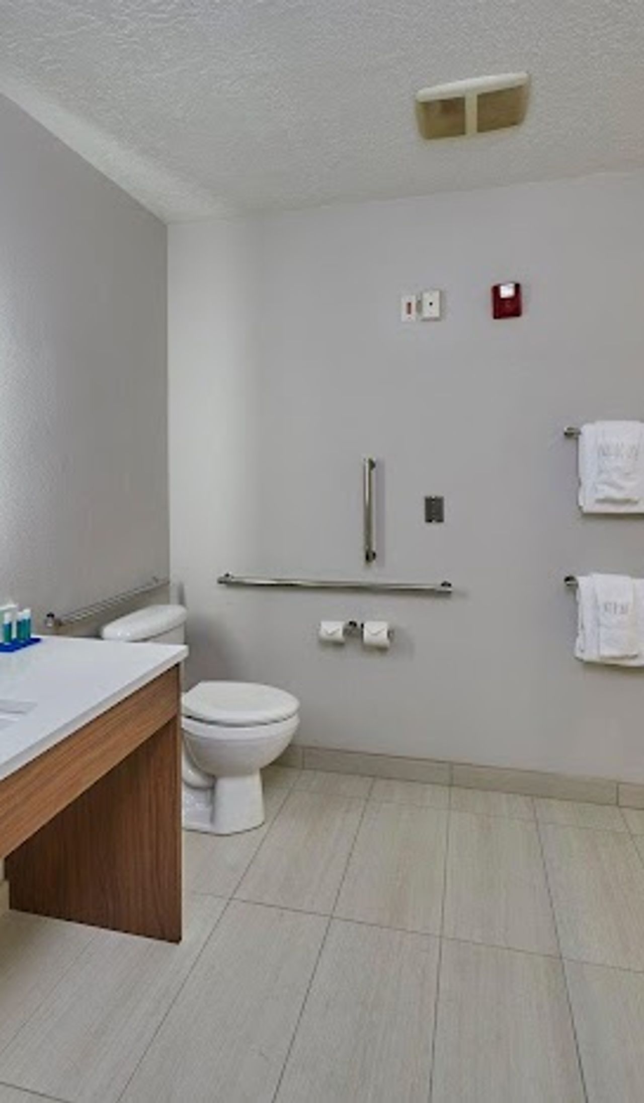 Photo of Holiday Inn Express & Suites Medford-Central Point, an IHG Hotel