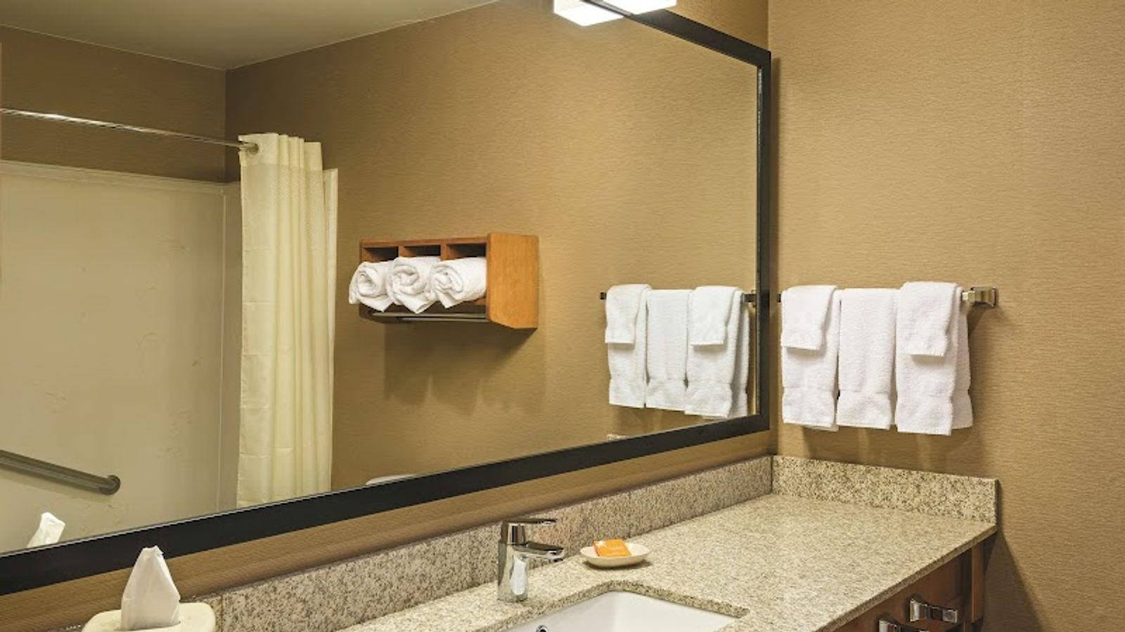 Photo of La Quinta Inn & Suites by Wyndham Coeur d Alene