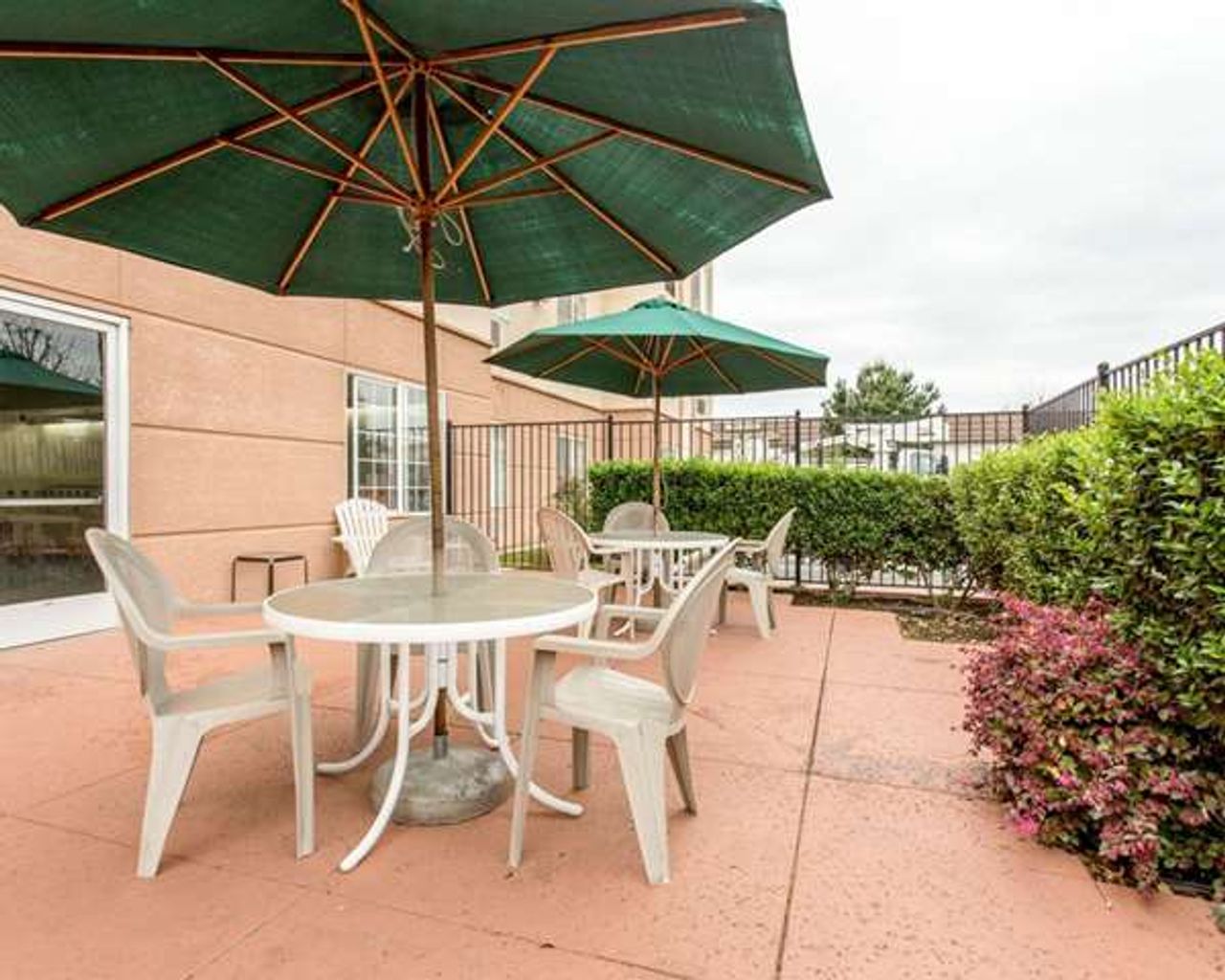 Photo of Comfort Suites Fresno River Park