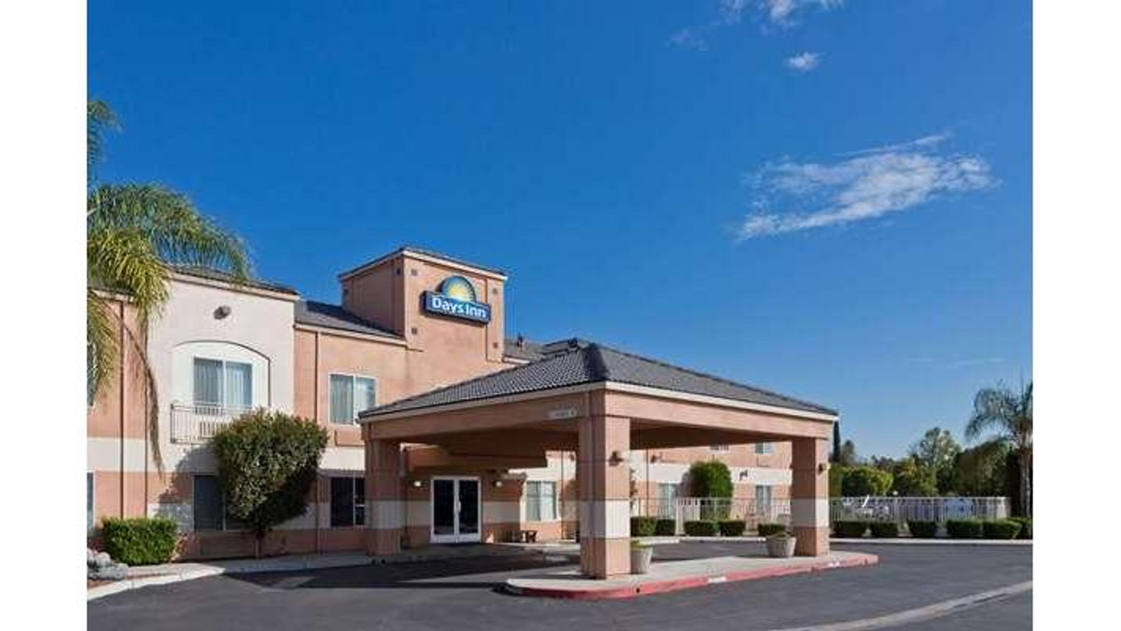 Days Inn by Wyndham Lathrop