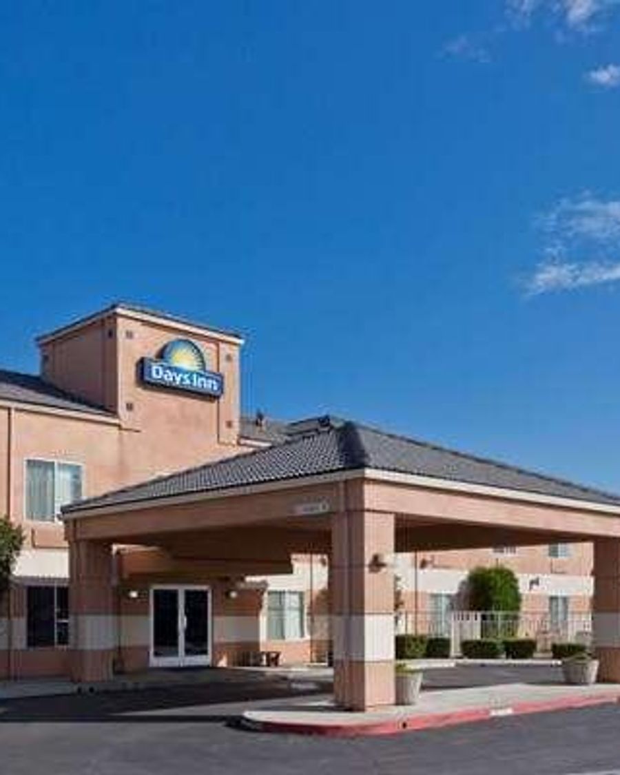 Days Inn by Wyndham Lathrop