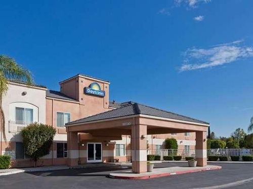 Days Inn by Wyndham Lathrop