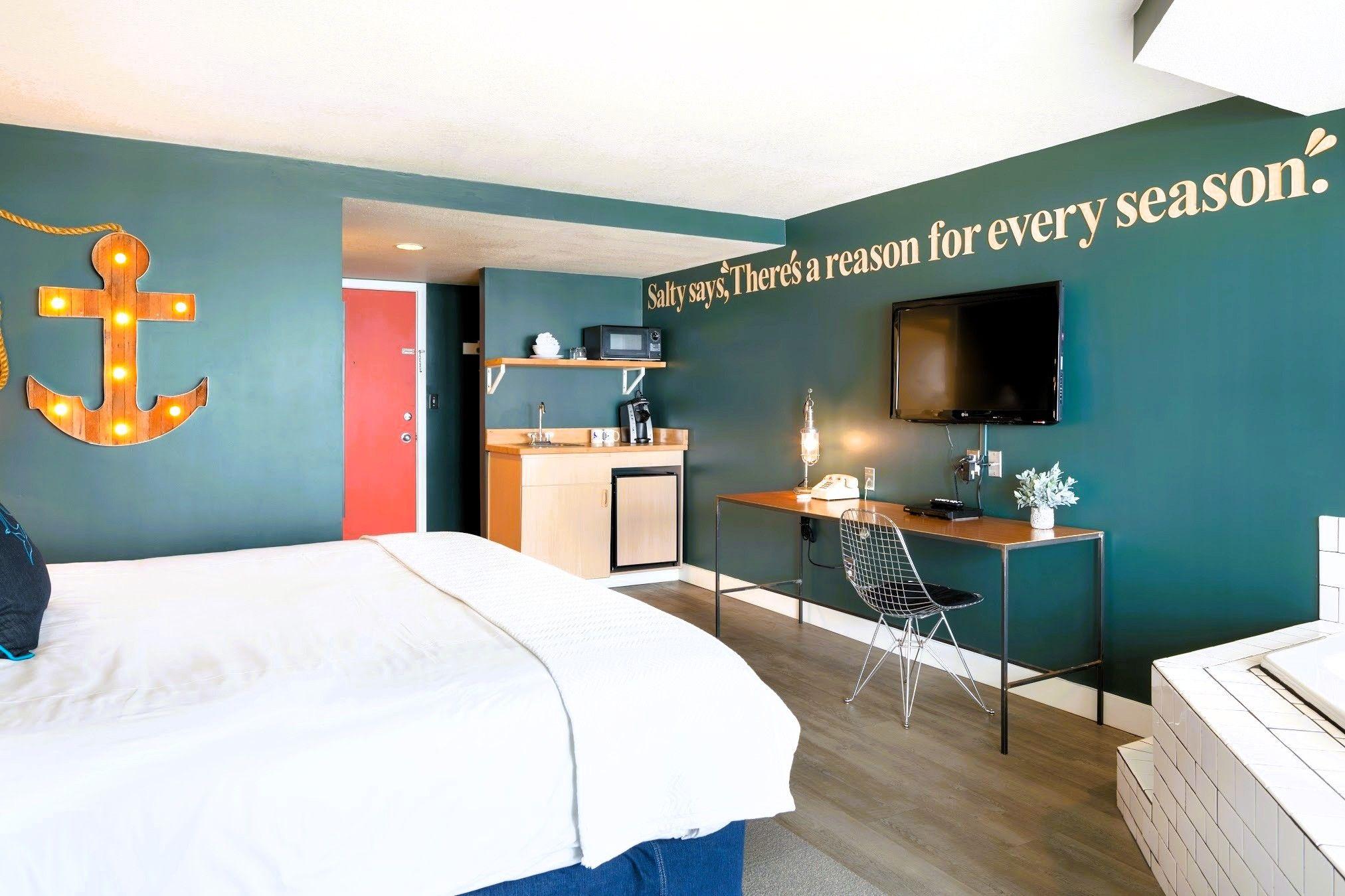 Surftides Lincoln City - Room, Jetted Tub, King Bed