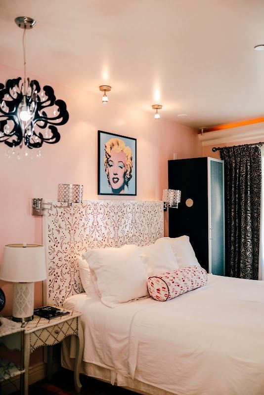 Photo of Hotel 1110 - Norma Jean Honeymoon Suite