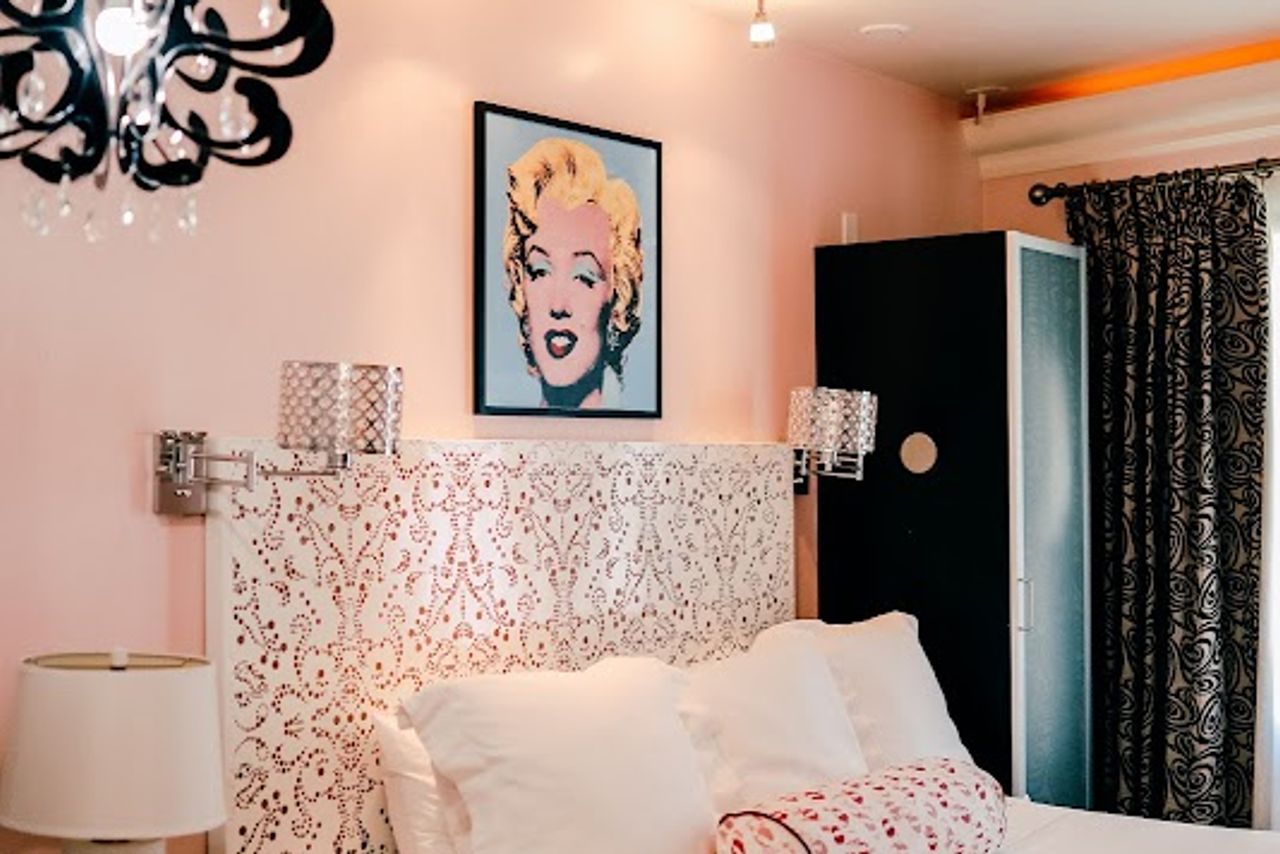 Photo of Hotel 1110 - Norma Jean Honeymoon Suite