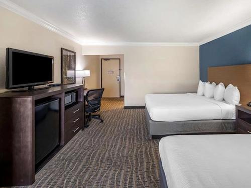 Photo of Best Western Town & Country Lodge