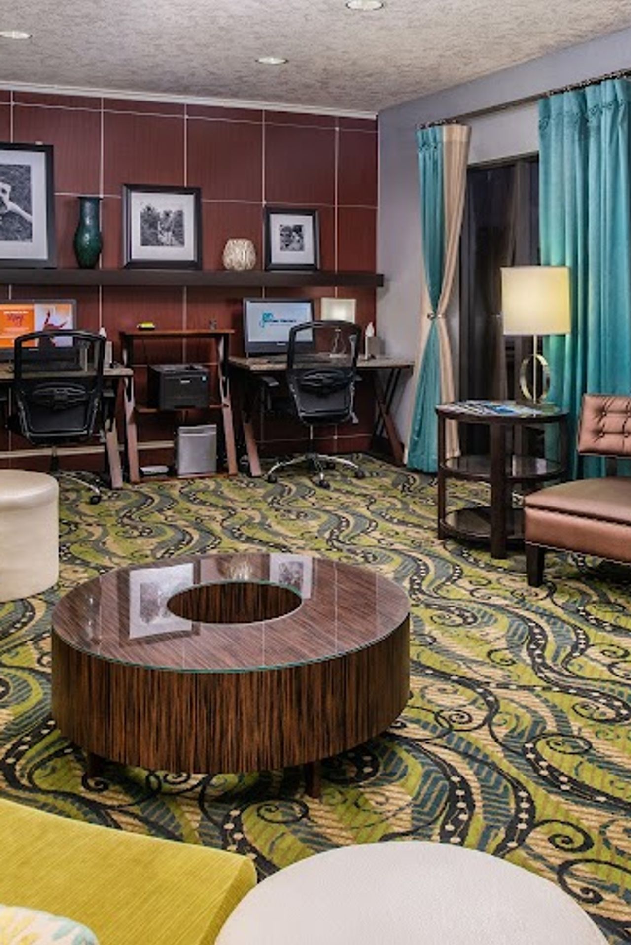 Photo of Hampton Inn Eugene - Business center