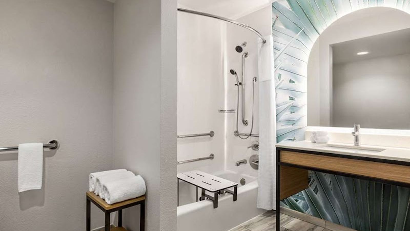 Photo of Hilton Garden Inn Monterey - Bathroom