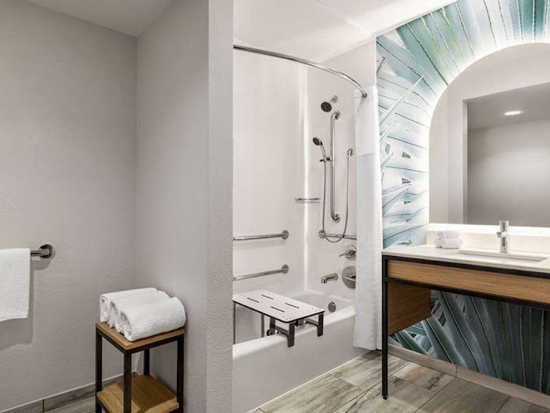 Photo of Hilton Garden Inn Monterey - Bathroom