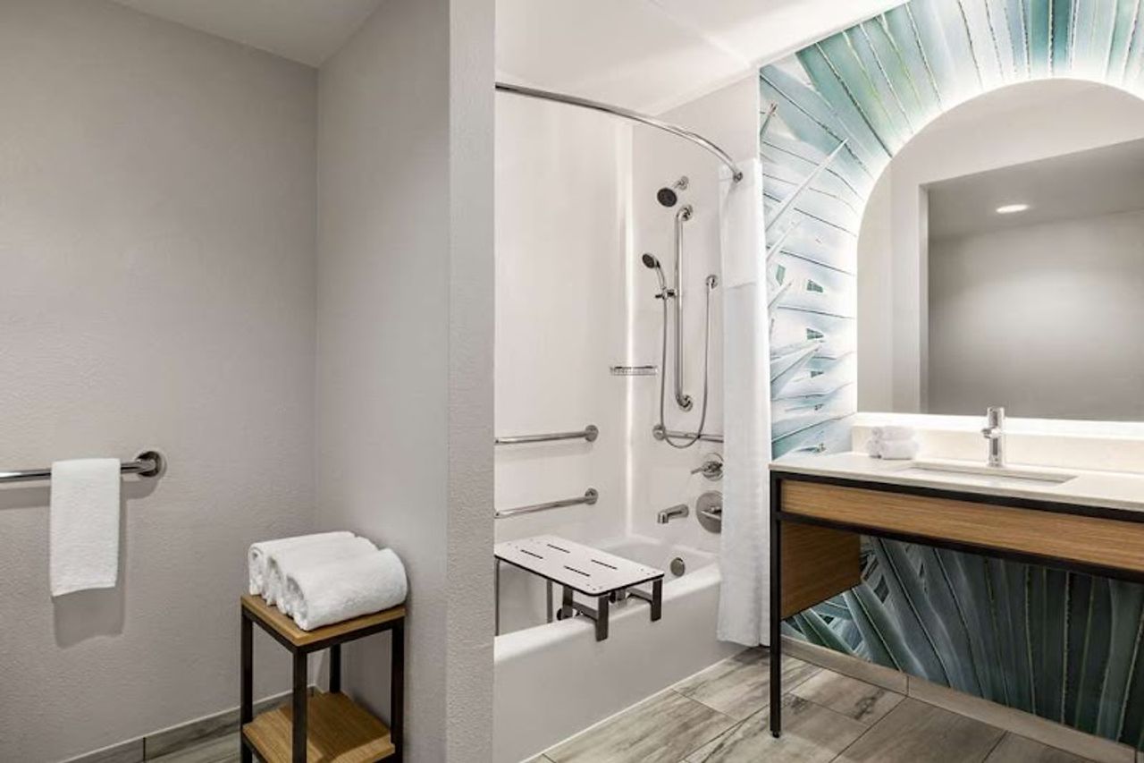 Photo of Hilton Garden Inn Monterey - Bathroom