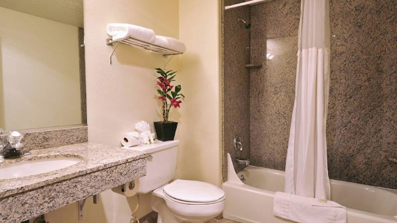 Photo of Promenade Inn & Suites Oceanfront