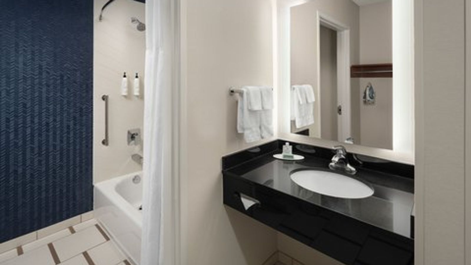 Photo of Fairfield Inn & Suites Portland South/Lake Oswego