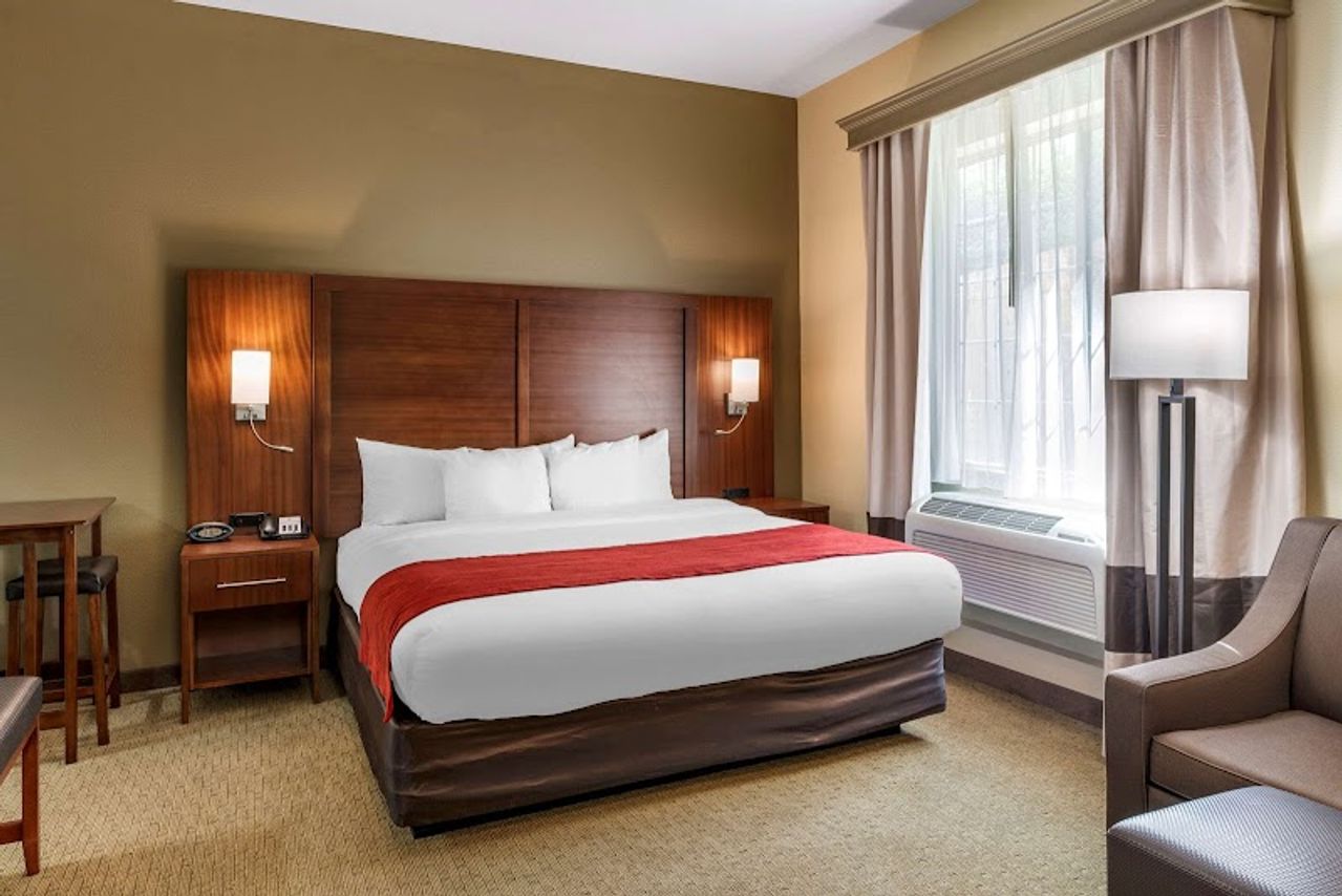 Photo of Comfort Suites Eugene - Suite, King bed