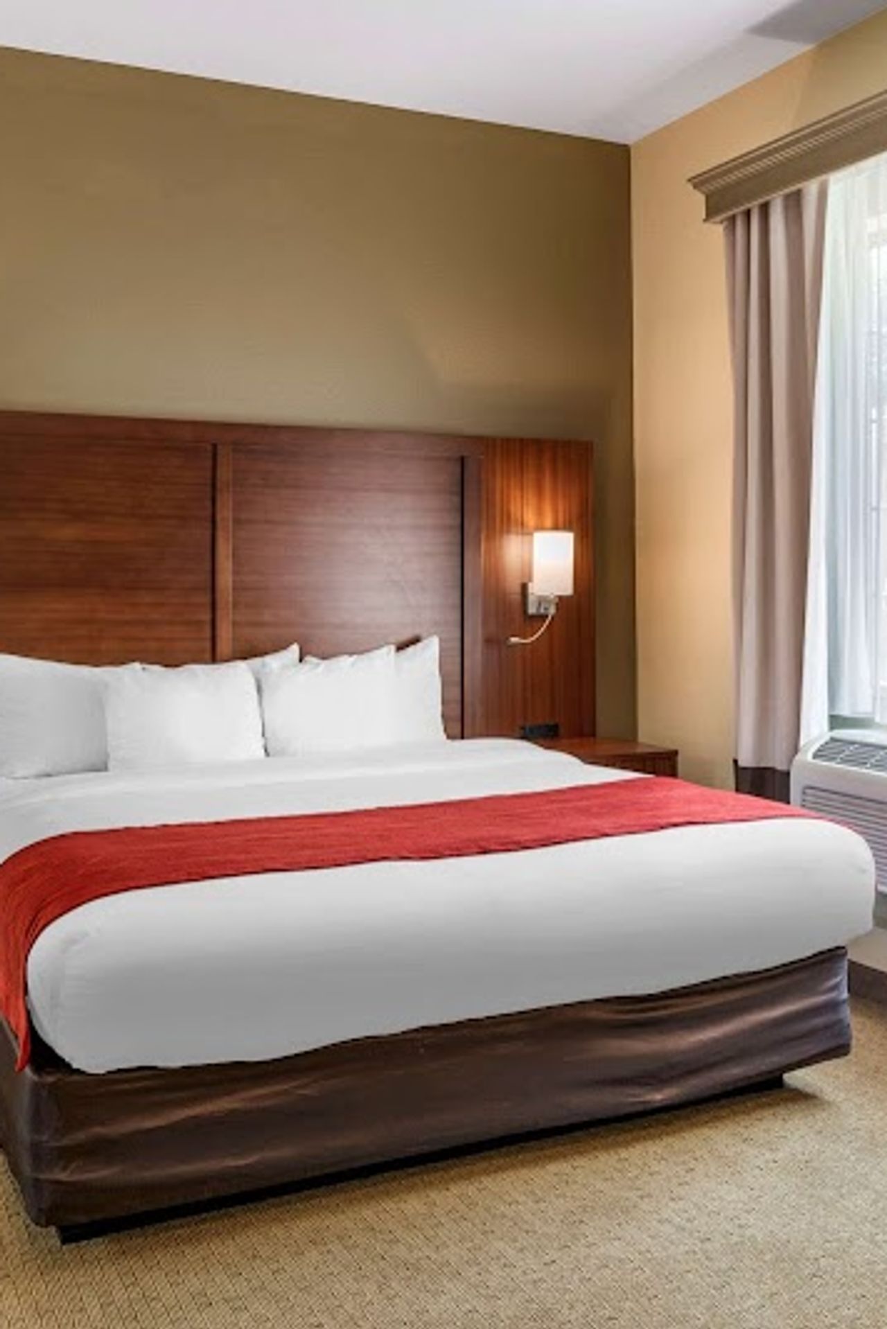 Photo of Comfort Suites Eugene - Suite, King bed