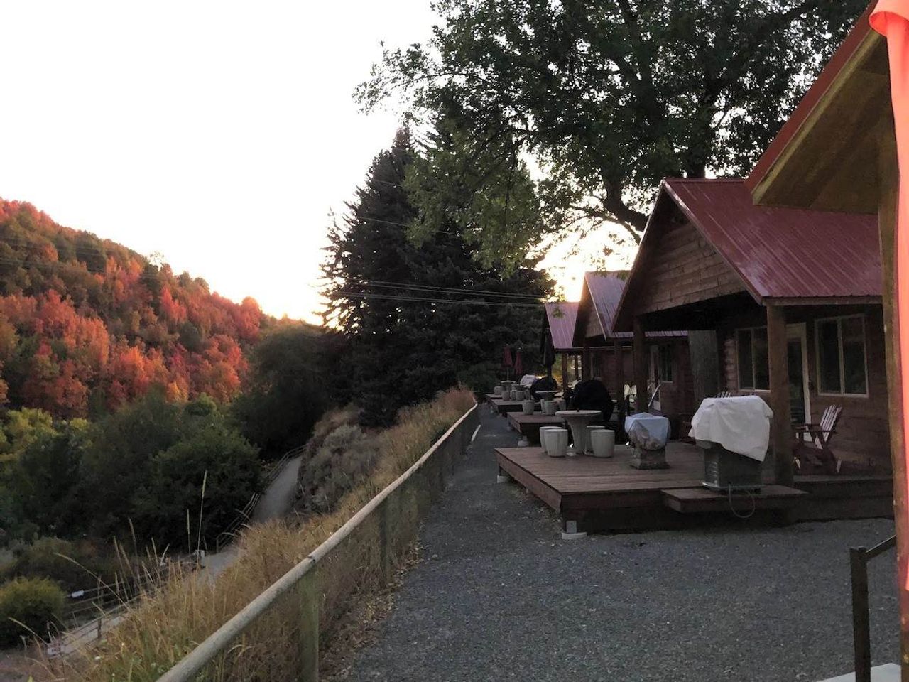 Lava Hot Springs East KOA Holiday - Deluxe Cabin, Mountain View, Fireplace, BBQ Area