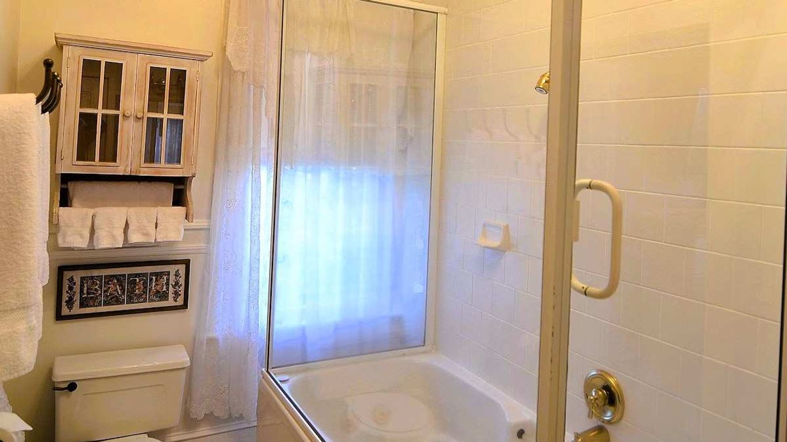 Inn St Helena - Bathroom, jet tubs