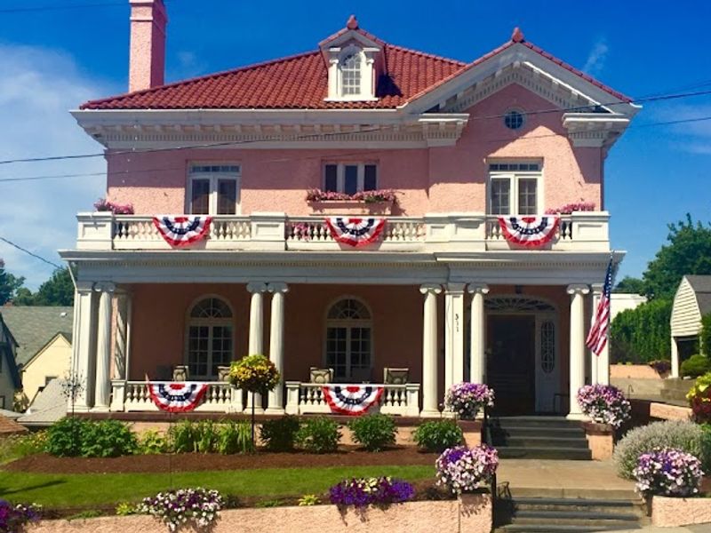 The Pendleton House Historic Inn Bed & Breakfast