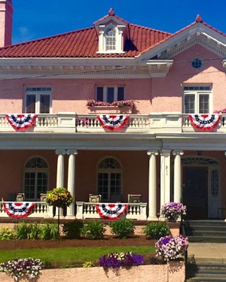 The Pendleton House Historic Inn Bed & Breakfast