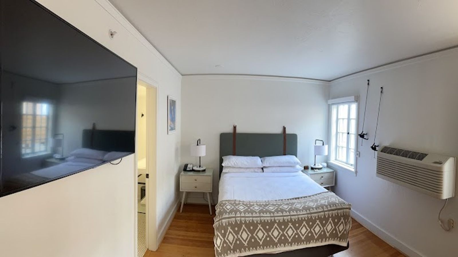 Photo of SCP Redmond Hotel