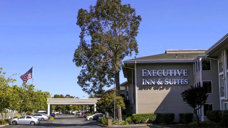 Executive Inn & Suites