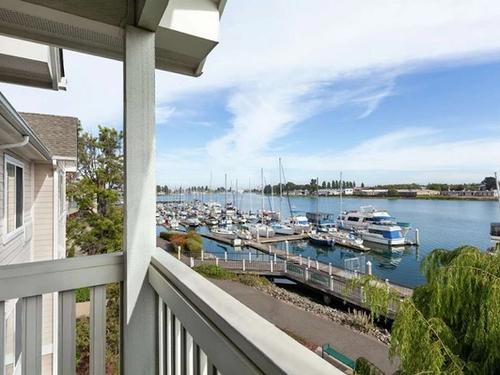 Photo of Homewood Suites by Hilton Oakland-Waterfront