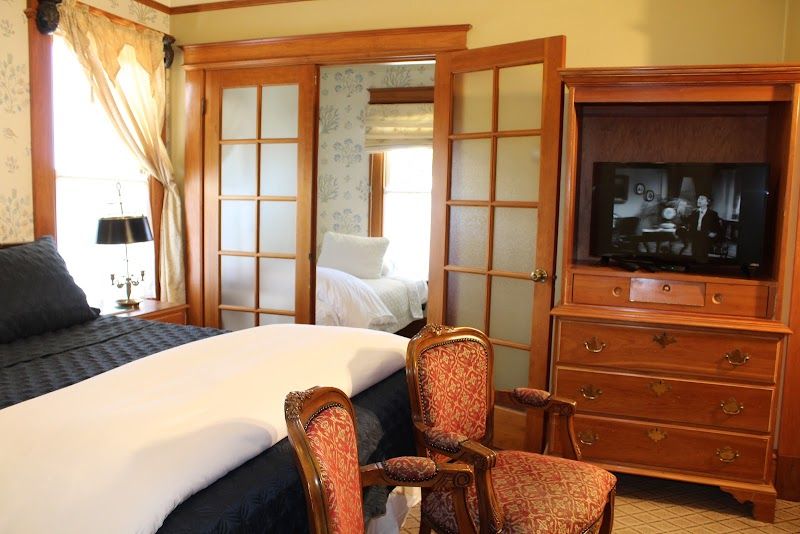 Photo of Pacific Grove Inn - Room
