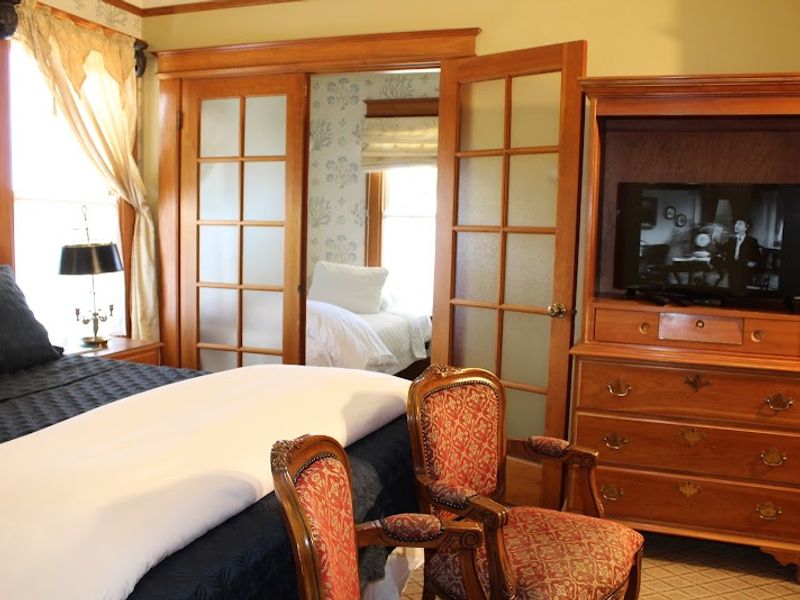 Photo of Pacific Grove Inn - Room