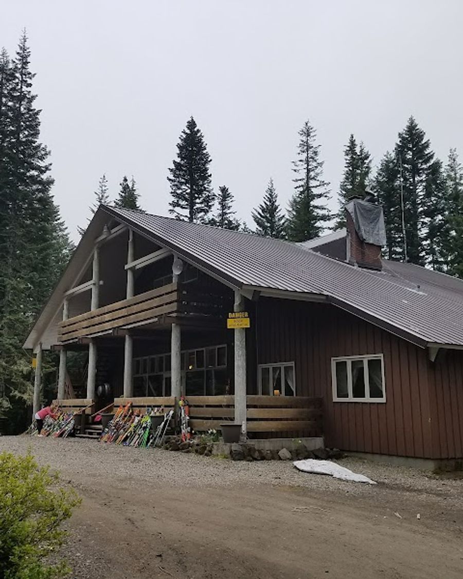 Mazama Lodge