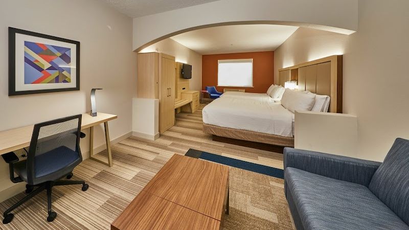 Photo of Holiday Inn Express & Suites Medford-Central Point, an IHG Hotel