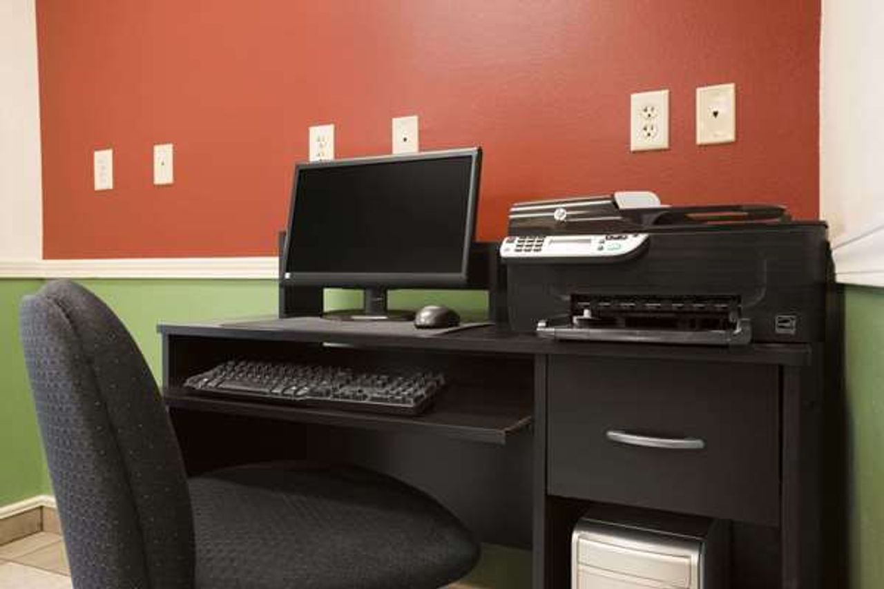 Photo of Super 8 by Wyndham Salmon