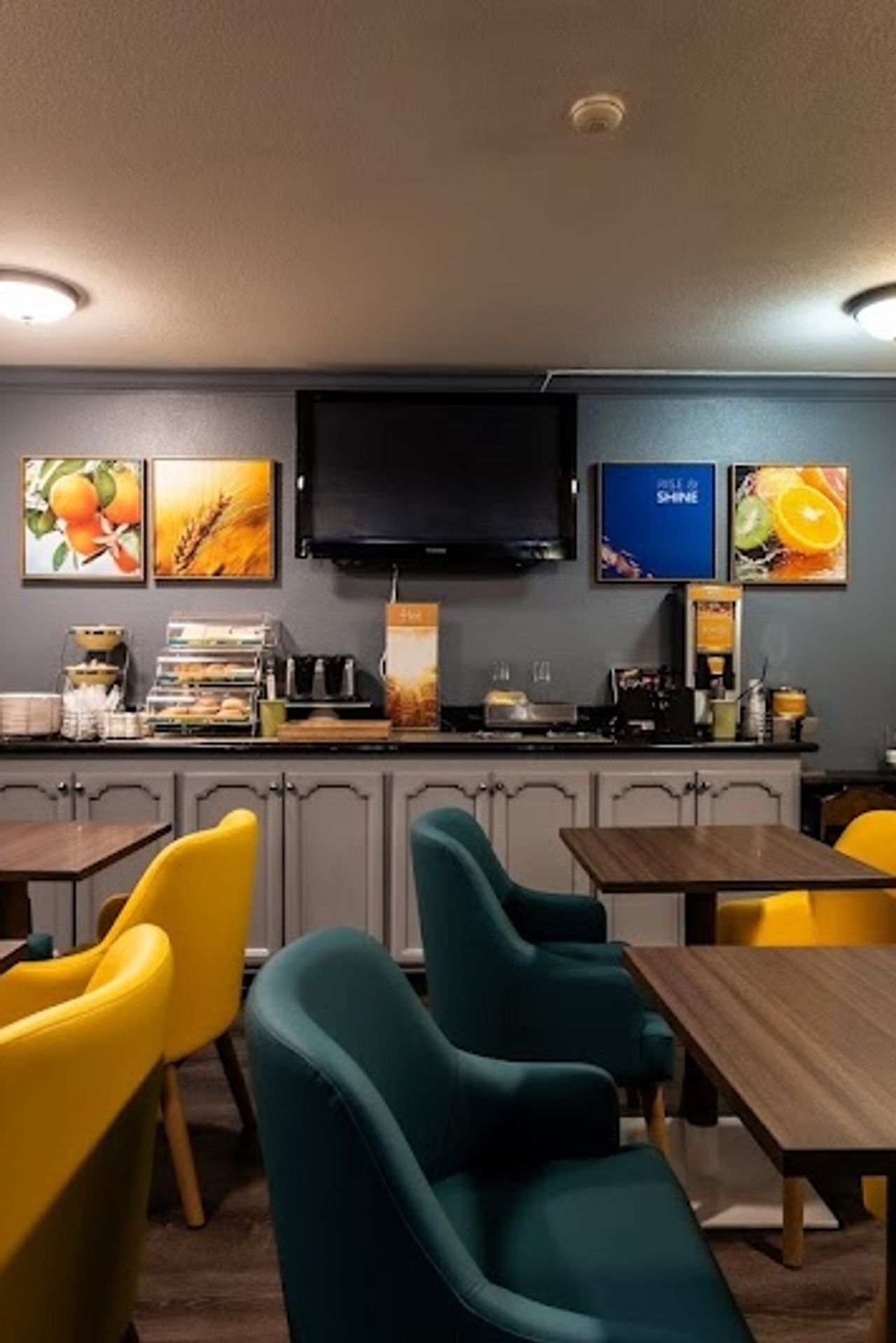 Photo of Quality Inn & Suites Tulare