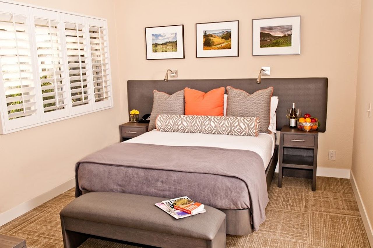 Photo of Calistoga Spa Hot Springs - Queen guestroom