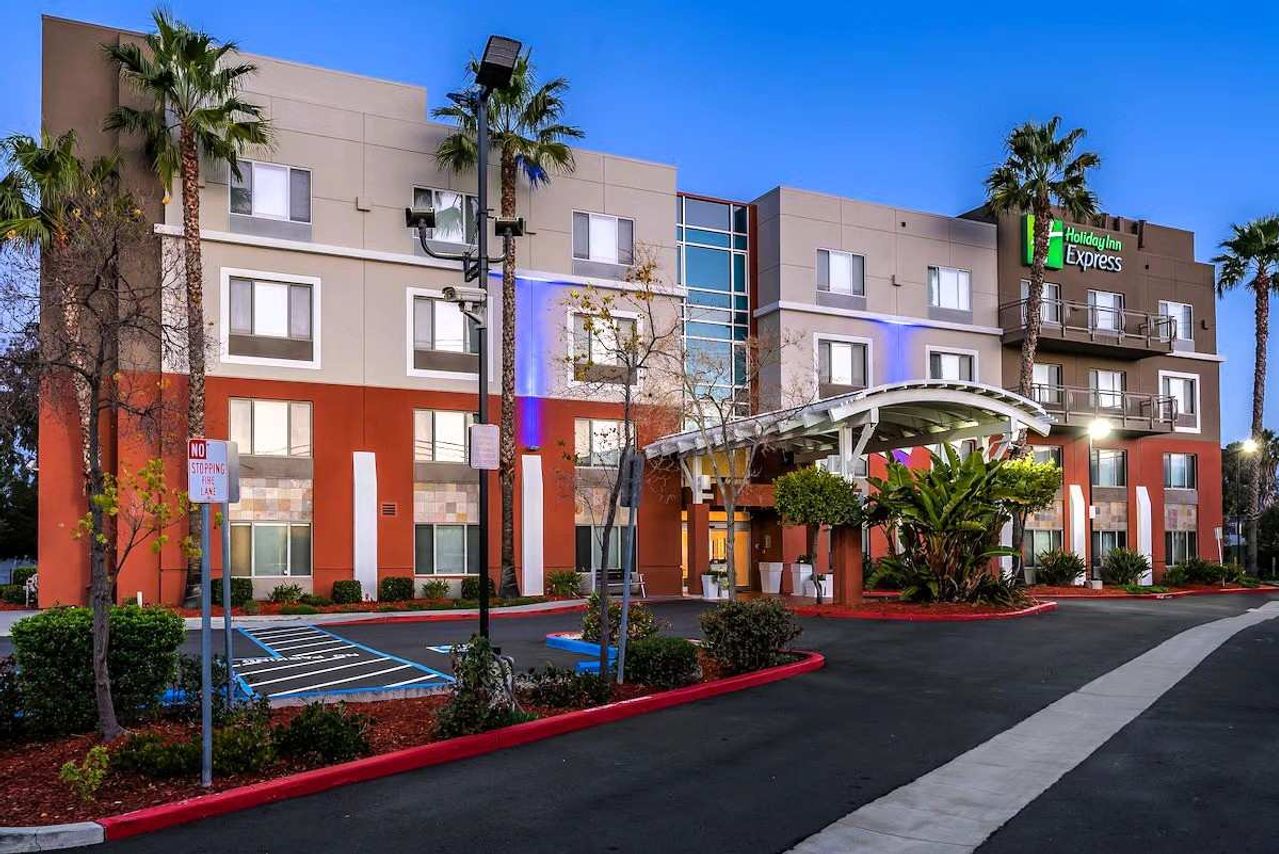 Holiday Inn Express & Suites Fremont - Milpitas Central, an IHG Hotel