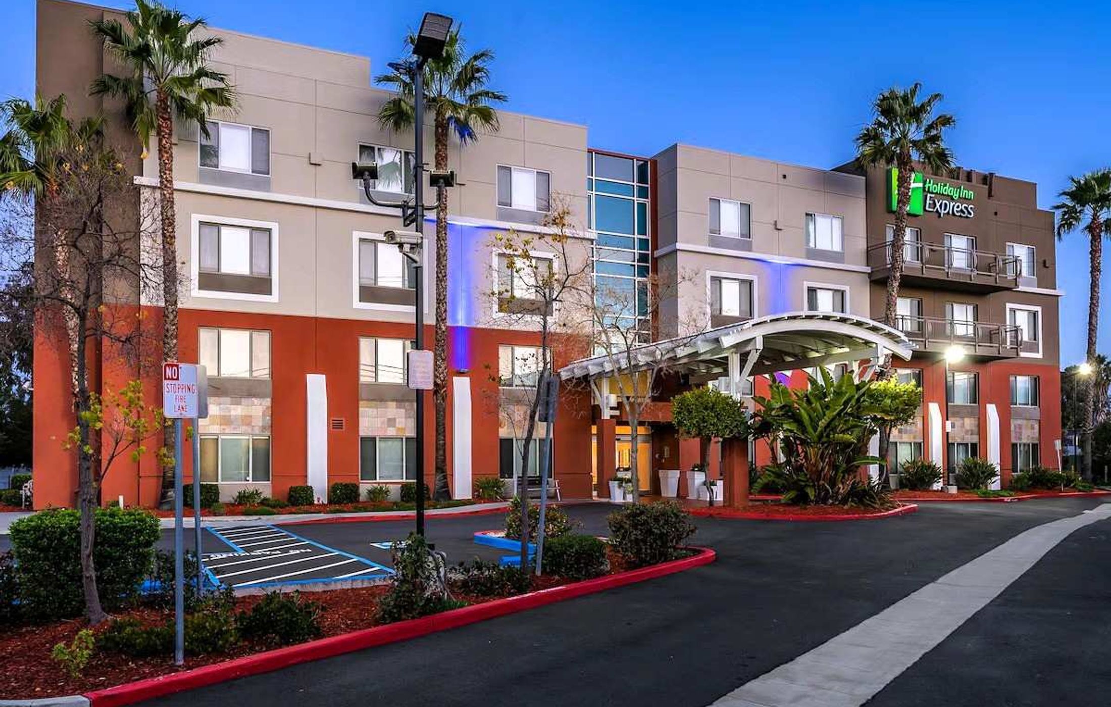 Holiday Inn Express & Suites Fremont - Milpitas Central, an IHG Hotel