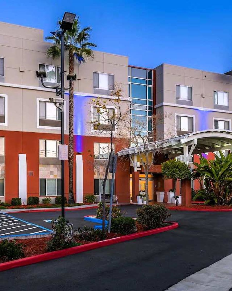 Holiday Inn Express & Suites Fremont - Milpitas Central, an IHG Hotel