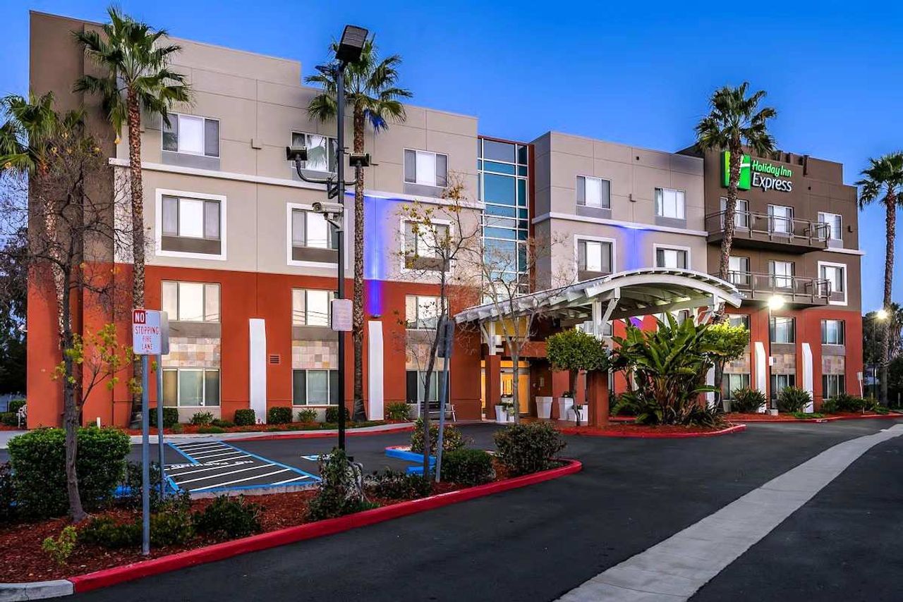Holiday Inn Express & Suites Fremont - Milpitas Central, an IHG Hotel