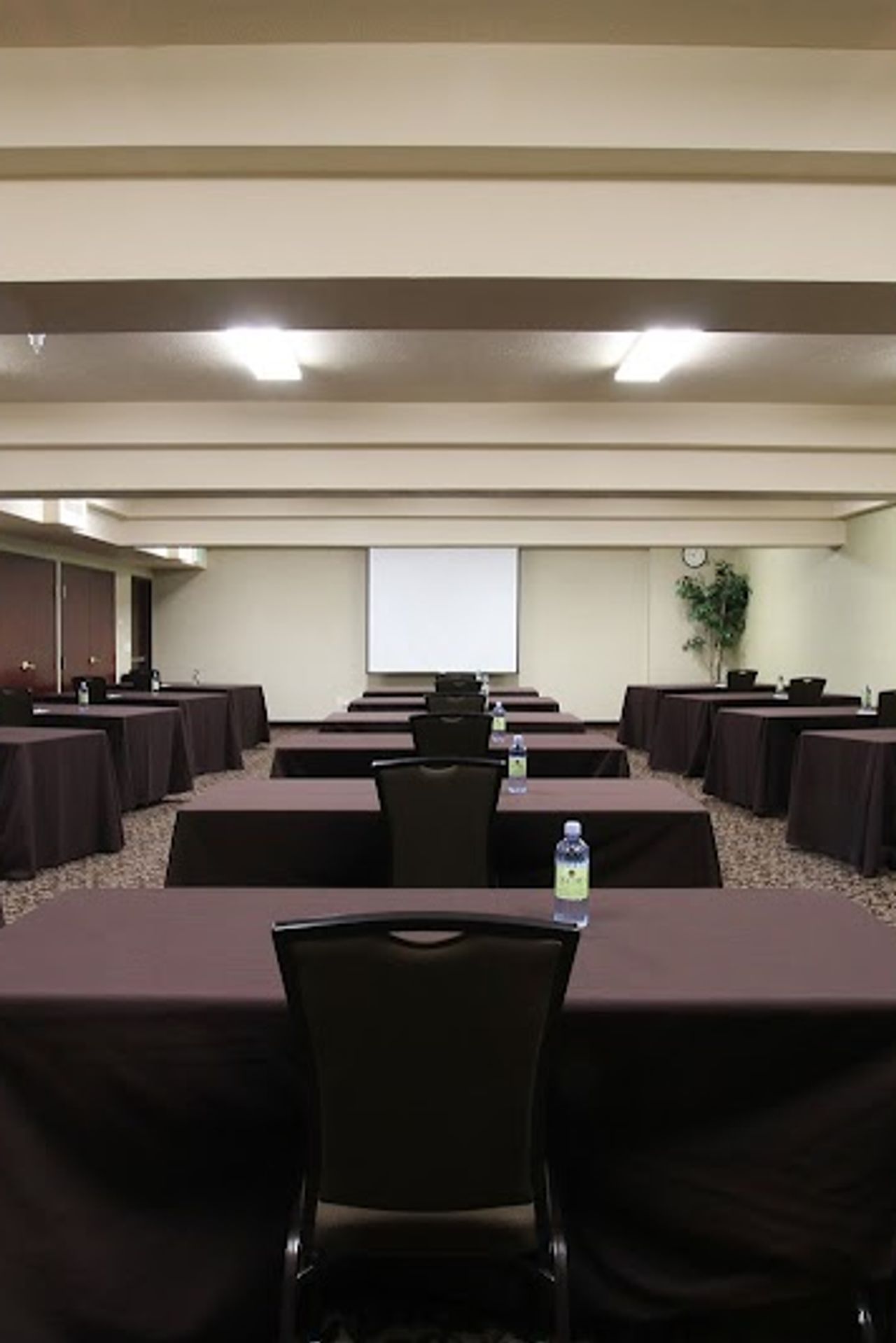 Photo of Oxford Suites Spokane Valley