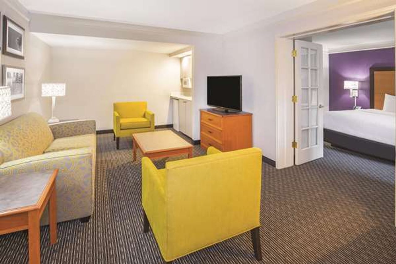 Photo of Howard Johnson by Wyndham Sacramento Downtown