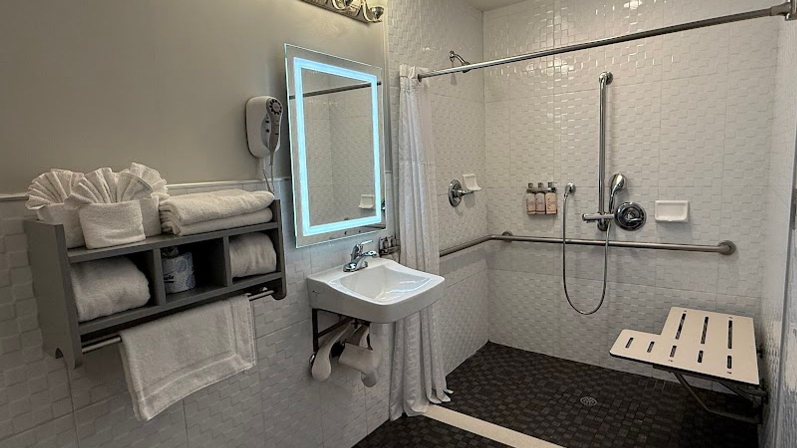 Photo of Stargazer Inn and Suites - Bathroom