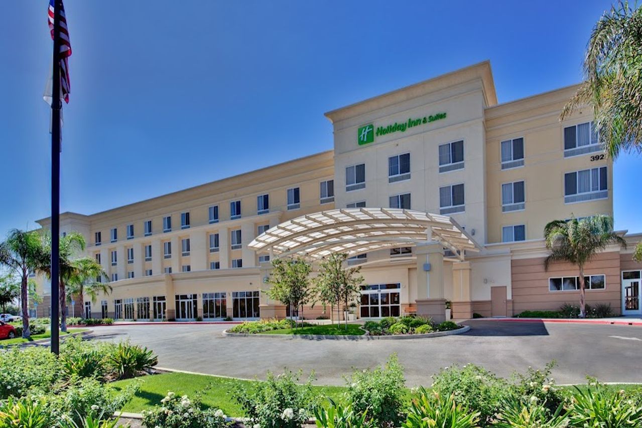 Photo of Holiday Inn & Suites Bakersfield, an IHG Hotel
