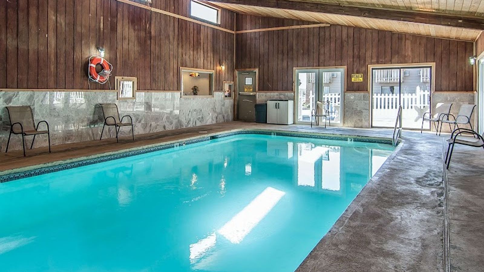 Photo of Econo Lodge Inn & Suites Madras