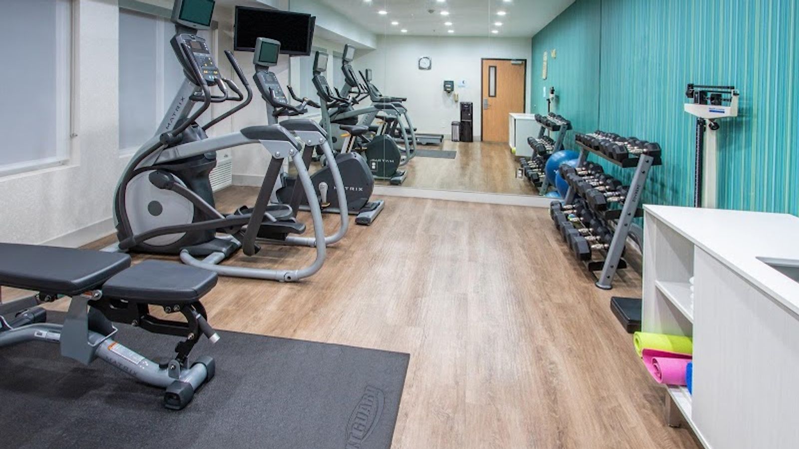 Photo of Holiday Inn Express & Suites Roseville - Galleria Area, an IHG Hotel