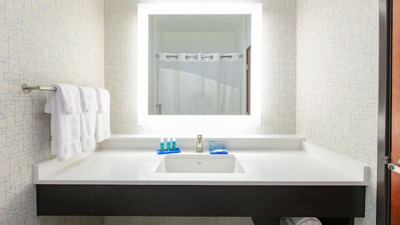 Photo of Holiday Inn Express & Suites Seaside-Convention Center