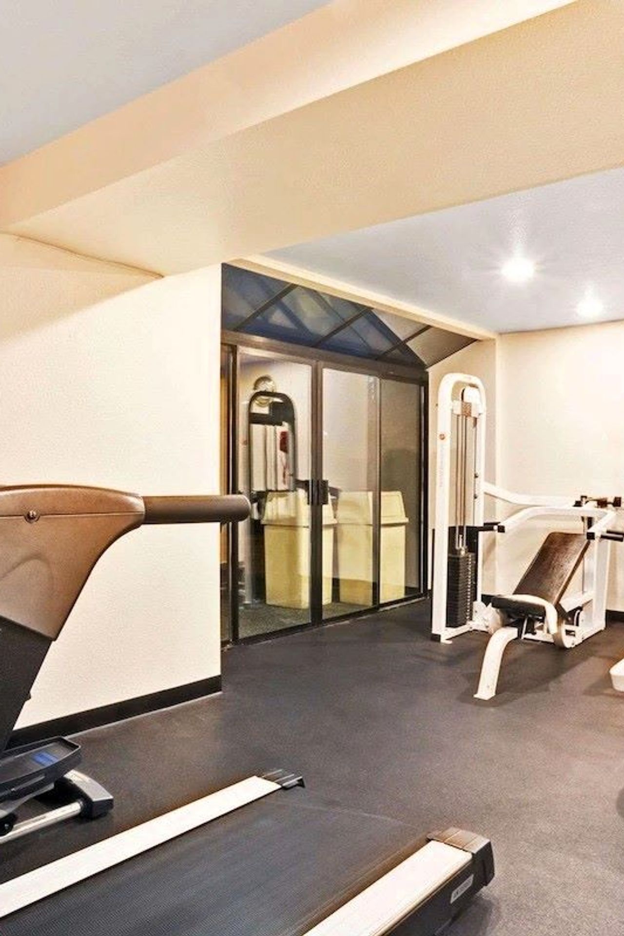 Ramada by Wyndham Tukwila Southcenter - Fitness facility