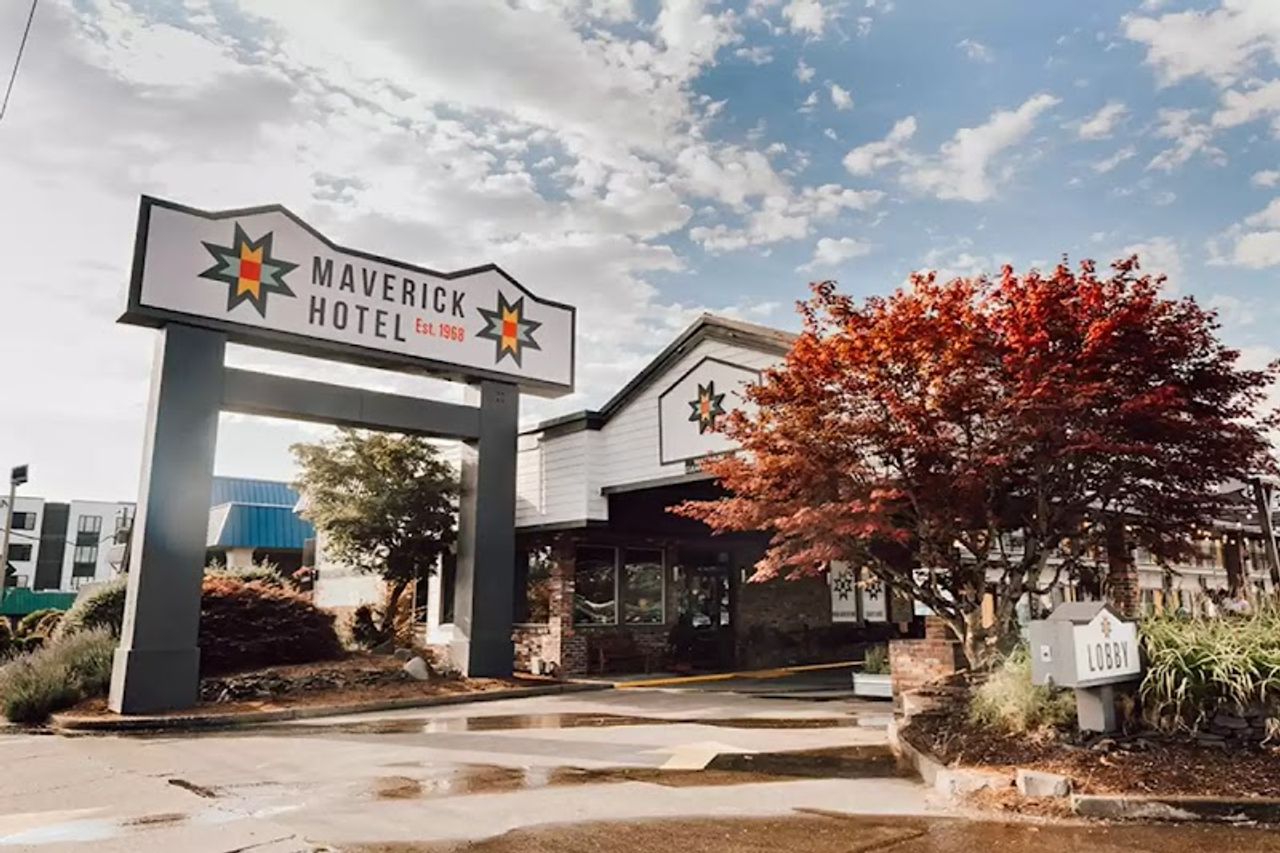 Photo of Maverick Hotel Eugene Near University, Ascend Hotel Collection - Exterior, Property Entrance